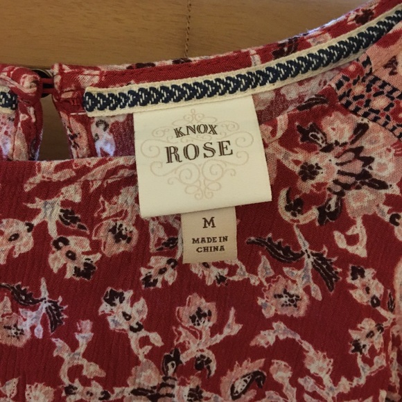 Beautiful spring/summer blouse. NWOT - Picture 2 of 4